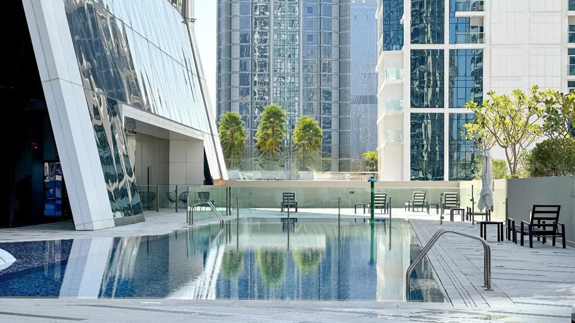 Soothing Studio Getaway In Marquise Square -Business Bay Dubai Apartment