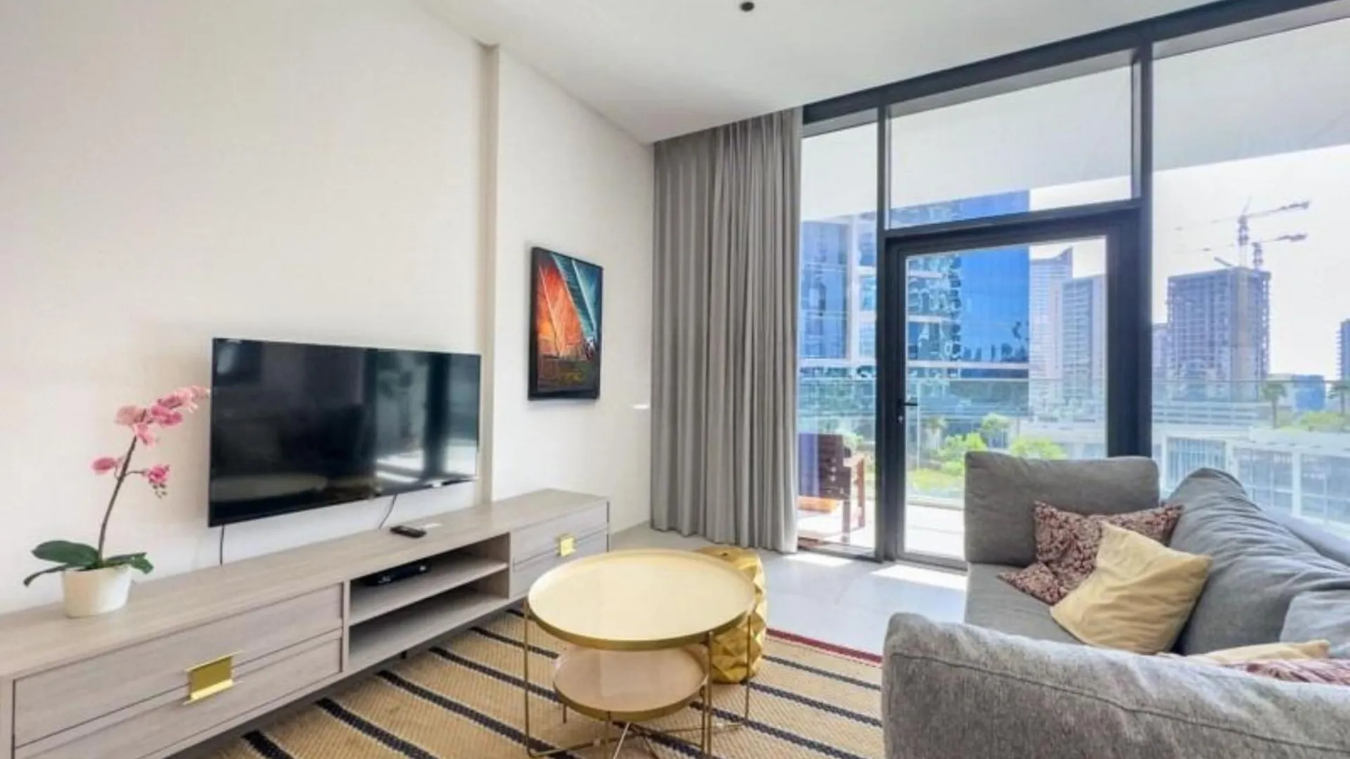 Soothing Studio Getaway In Marquise Square -Business Bay Dubai