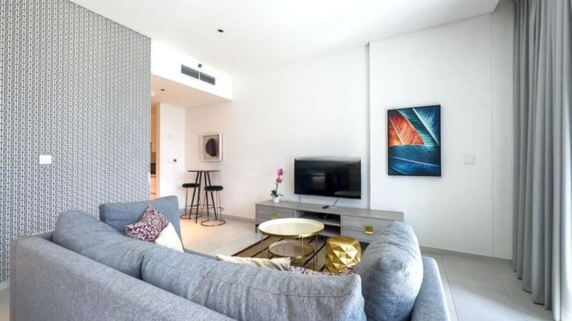 Soothing Studio Getaway In Marquise Square -Business Bay Dubai Apartment