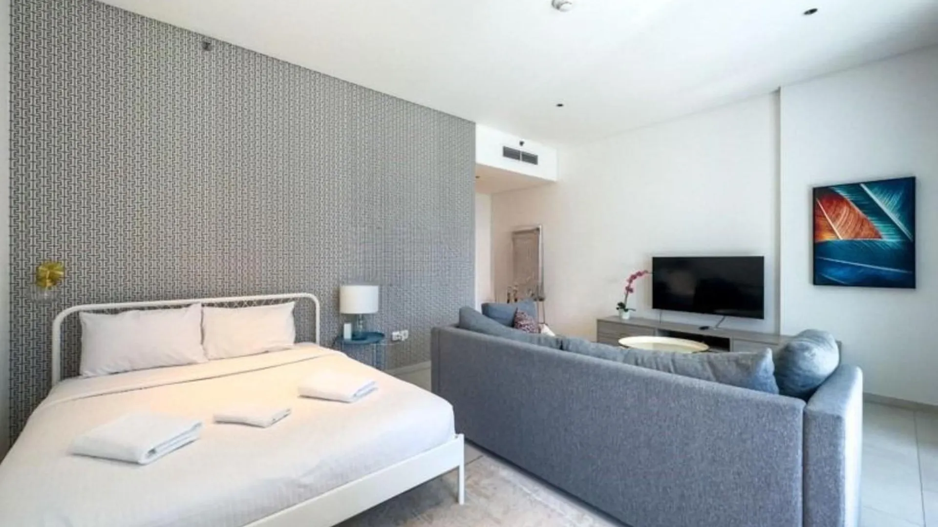 Soothing Studio Getaway In Marquise Square -Business Bay Dubai